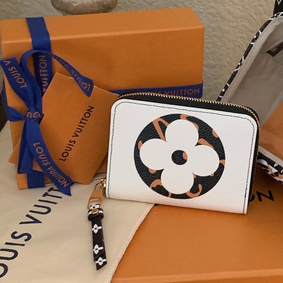 Louis Vuitton Handbags - SALE FIRM 💝 FINAL PRICE Louis Vuitton Jungle Zoe Wallet